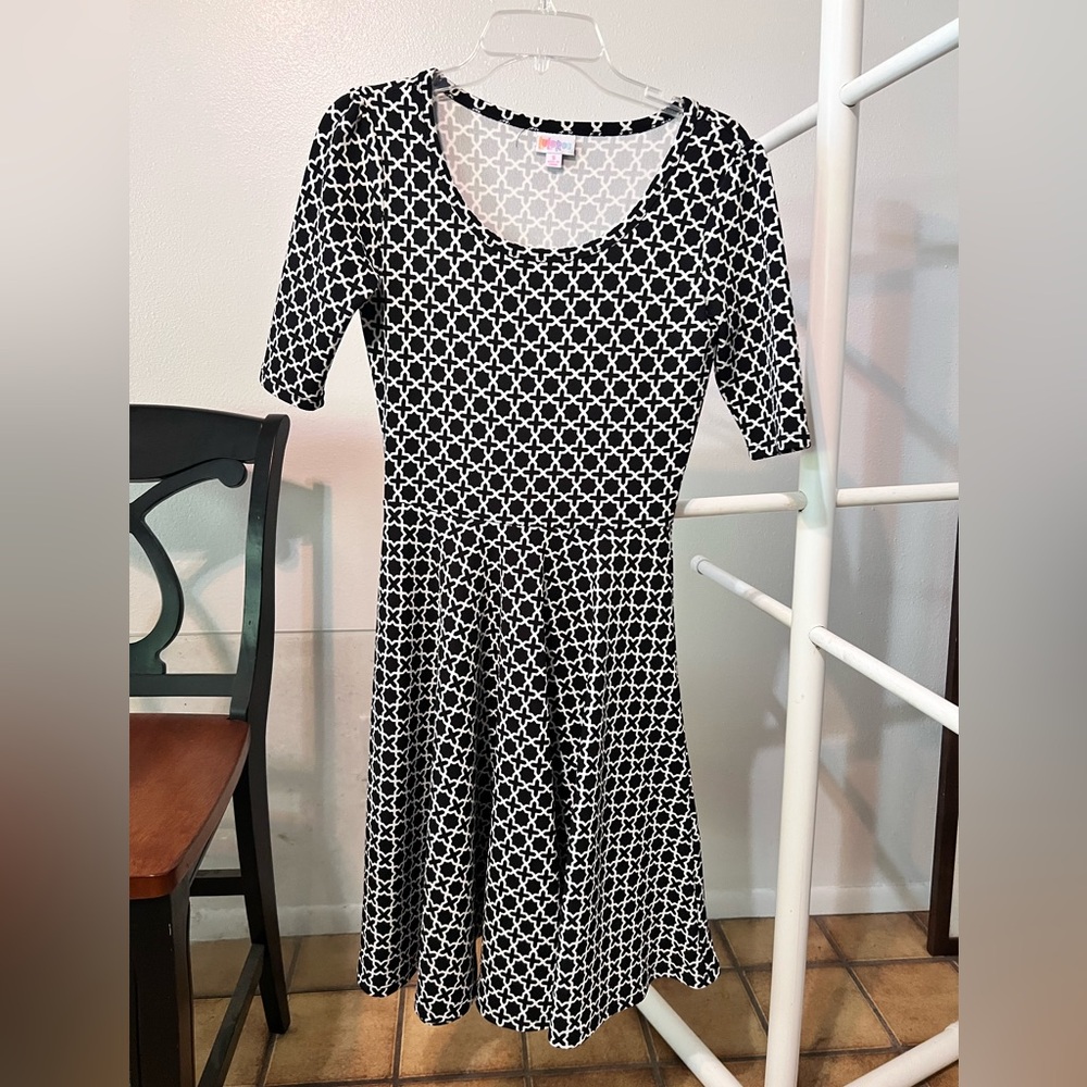 LuLaRoe Black and White Geometric Long Sleeve Dress